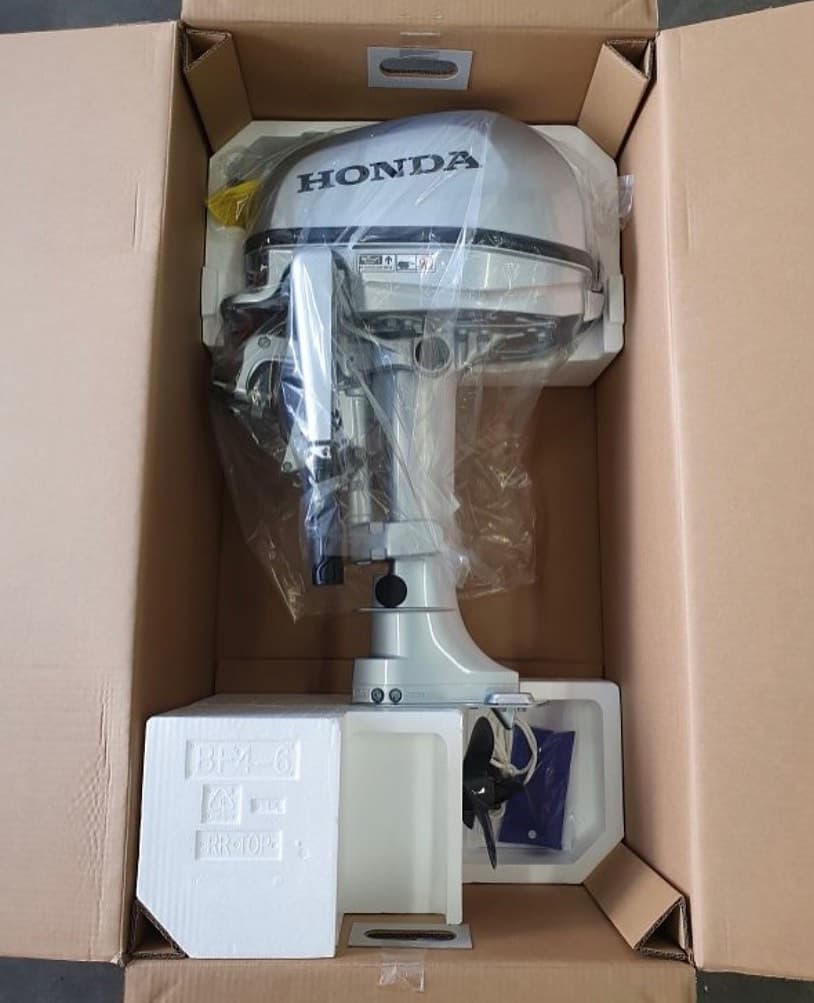 Honda BF6 SHNU 6 HP 4-Stroke Outboard — view 1