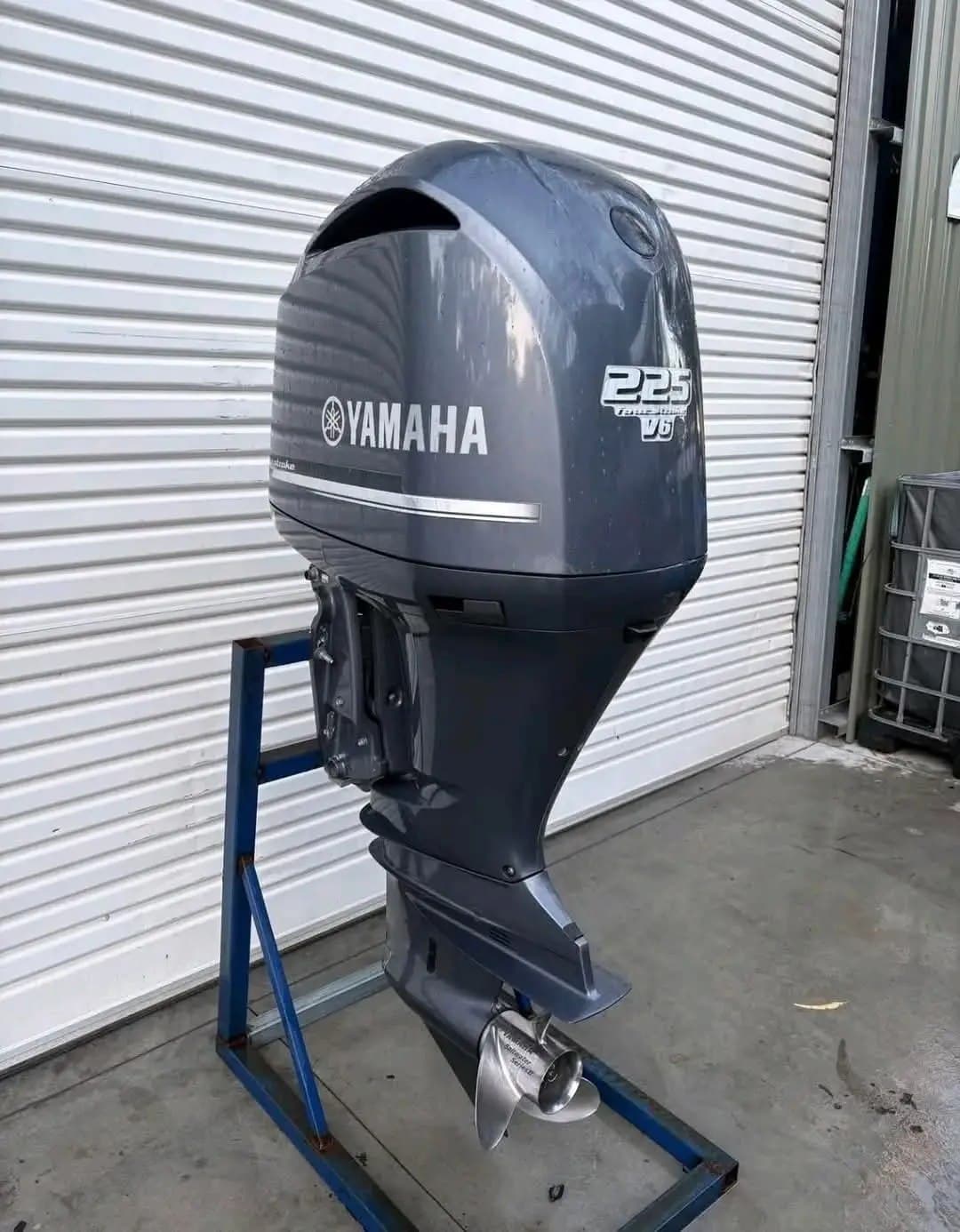 Yamaha F225 225 HP 2012 — view 1